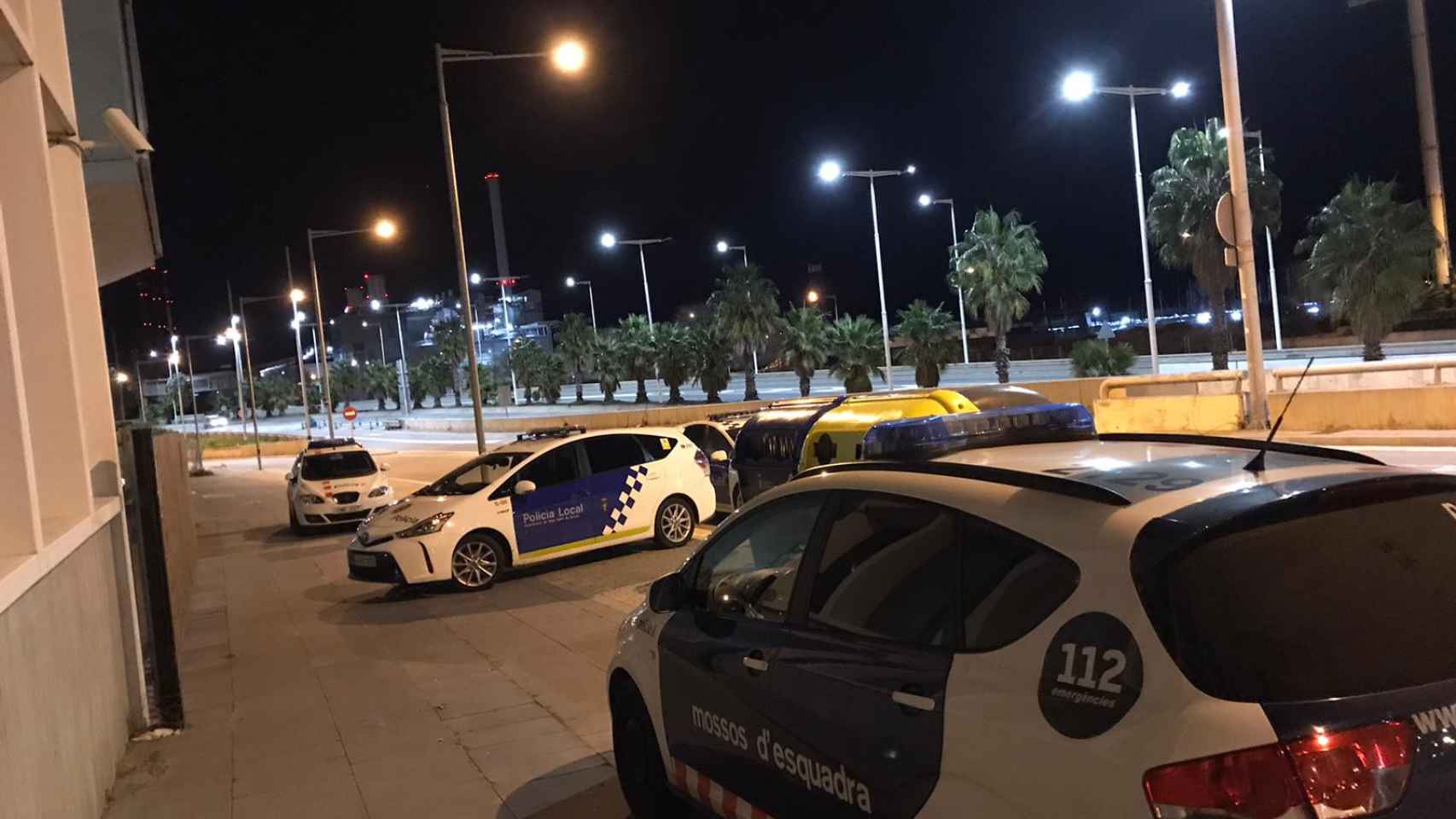 Coches de Mossos y Policía Local en Sant Adrià / CEDIDA