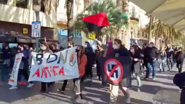 Manifestantes conta Vox / @SERGIOLOPEZVOX