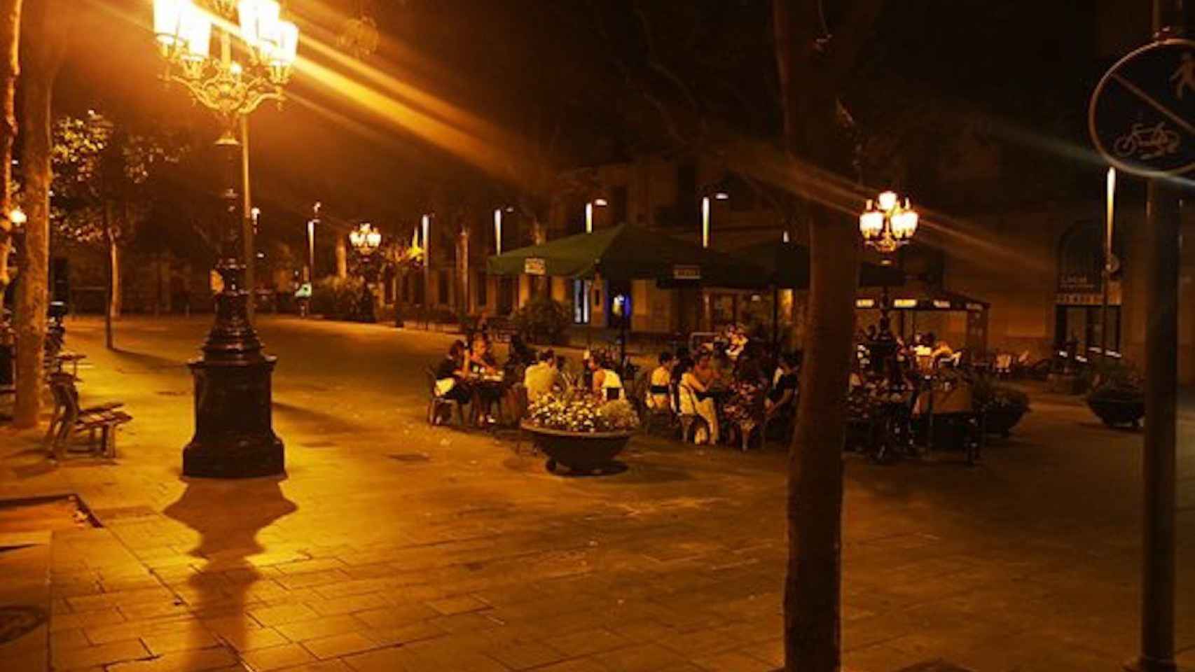 Una plaza de Sarrià de noche / TRIPADVISOR