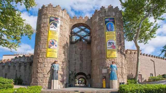 La entrada del Poble Espanyol, en una imagen de archivo / WIKIMEDIA COMMONS