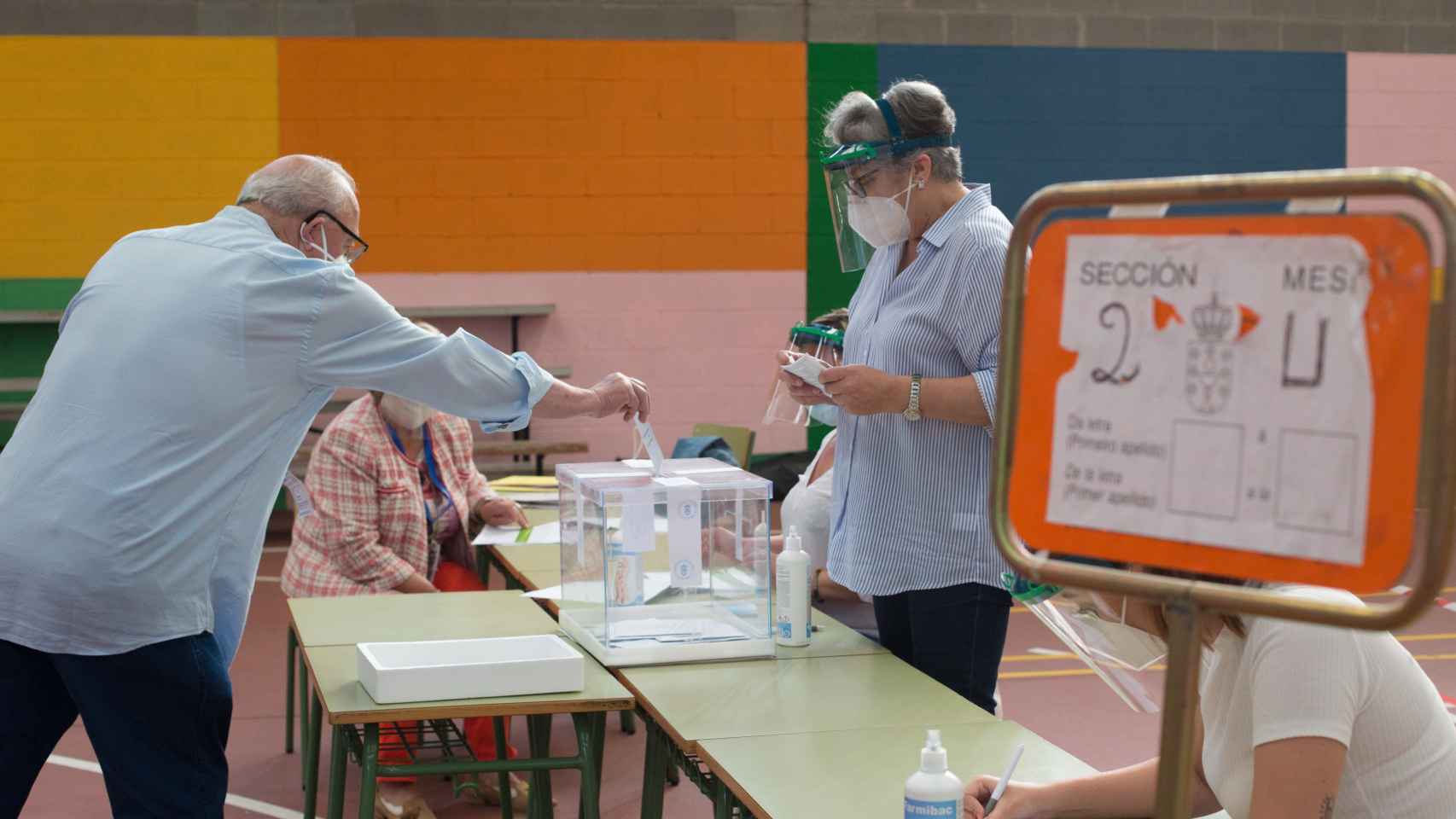 Imagen de las elecciones en Galicia, donde acudieron a las urnas en verano / EUROPA PRESS