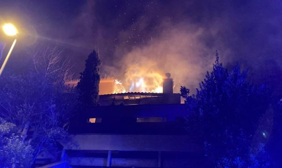 Fuego en la casa siniestrada en Vallvidrera / BOMBERS
