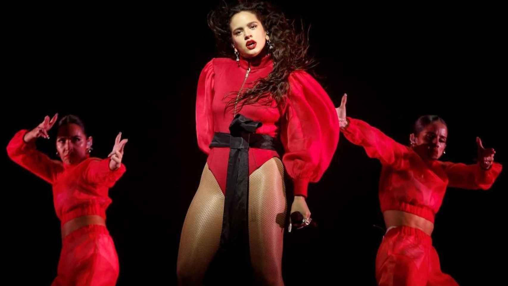 La cantante Rosalía, que será la primera española en actuar en la Superbowl, durante uno de sus 'shows' / EFE