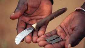 Cuchillas para practicar la mutilación genital femenina / EFE