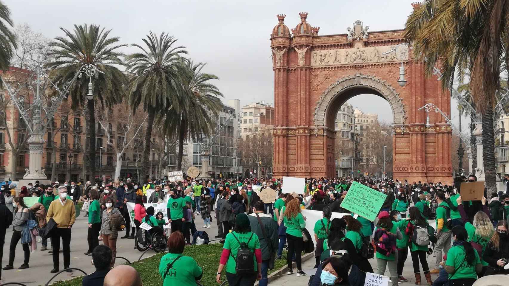 Manifestación de la PAH contra la decisión del TC en el paseo Lluís Companys / REDES SOCIALES