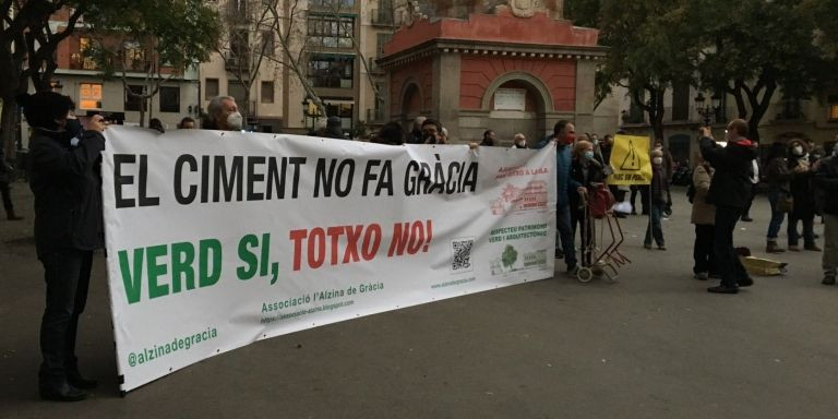Manifestación en la plaza de la Vila de Gràcia / RP