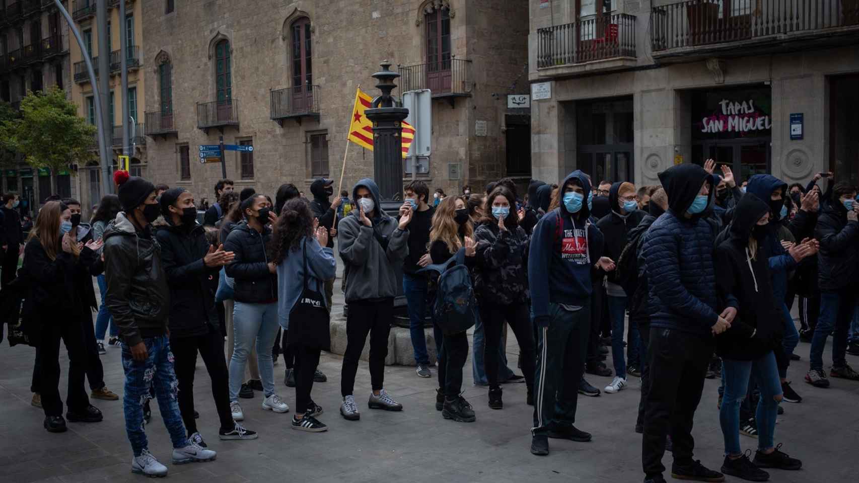 Manifestantes de Arran se manifiestan contra la concentración convocada por los sindicatos policiales en Barcelona, a 12 de febrero de 2020 / EUROPA PRESS - DAVID ZORRAKINO