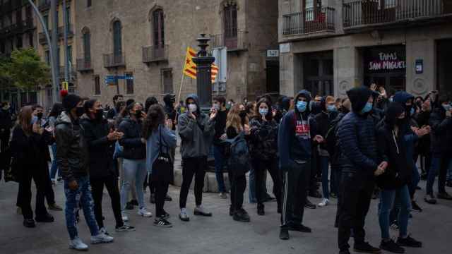 Manifestantes de Arran se manifiestan contra la concentración convocada por los sindicatos policiales en Barcelona, a 12 de febrero de 2020 / EUROPA PRESS - DAVID ZORRAKINO