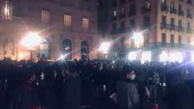 Manifestación contra Vox en la plaza Sant Jaume / @_LAURASOLE