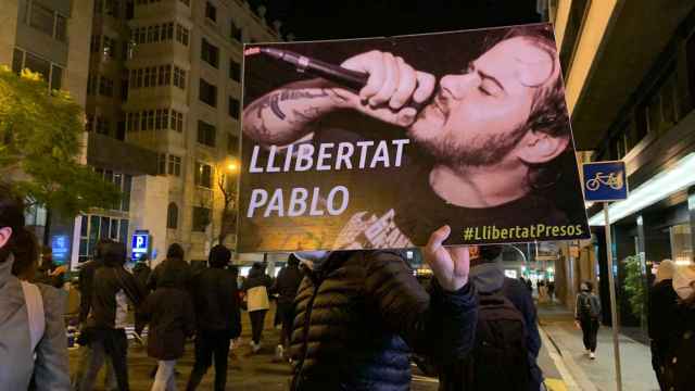 Un manifestante en la protesta del pasado martes en la Vía Augusta de Barcelona / M.A.