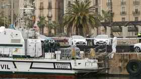 Guardia Civil este lunes en el Puerto de Barcelona en el lugar donde se ha hallado un cadáver / CEDIDA