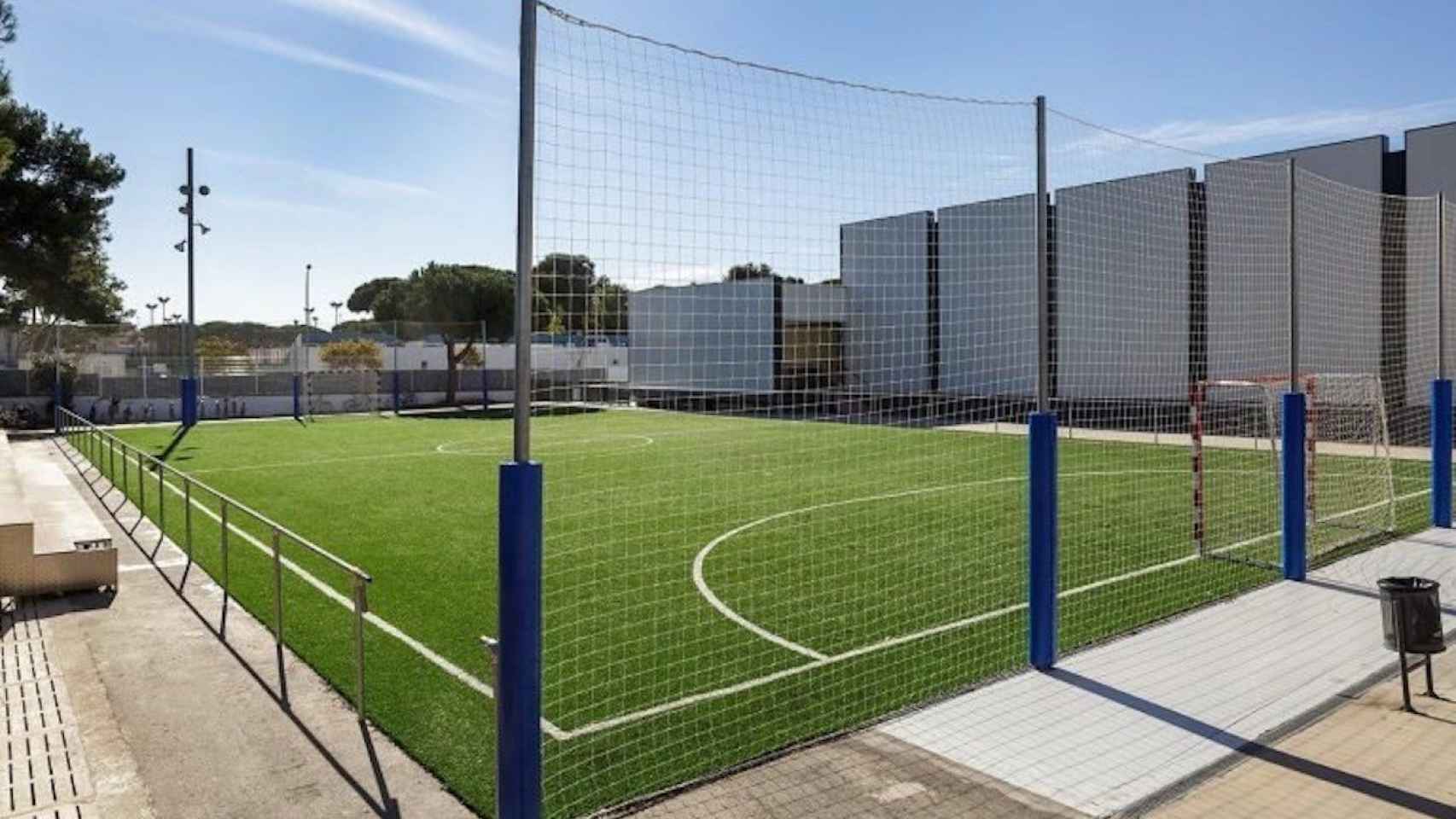 Campo de fútbol del colegio de los Messi / THE BRITISH SCHOOL OF BARCELONA