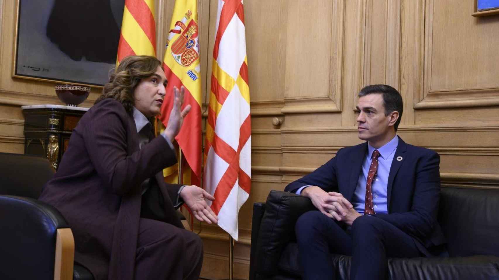 Ada Colau y Pedro Sánchez, en un encuentro en el Ayuntamiento de Barcelona / EUROPA PRESS