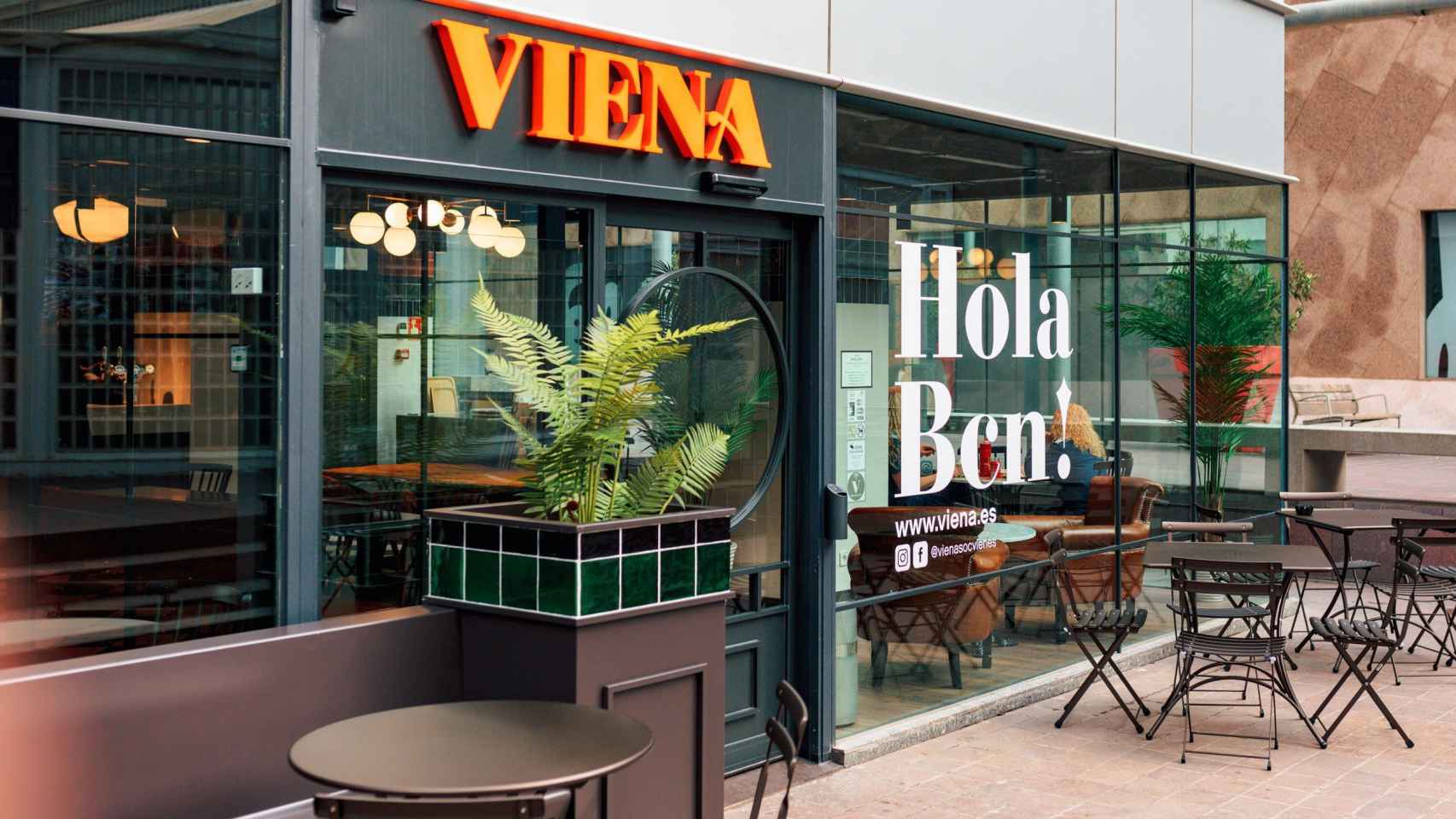 Exterior de un restaurante Viena en Barcelona / VIENA