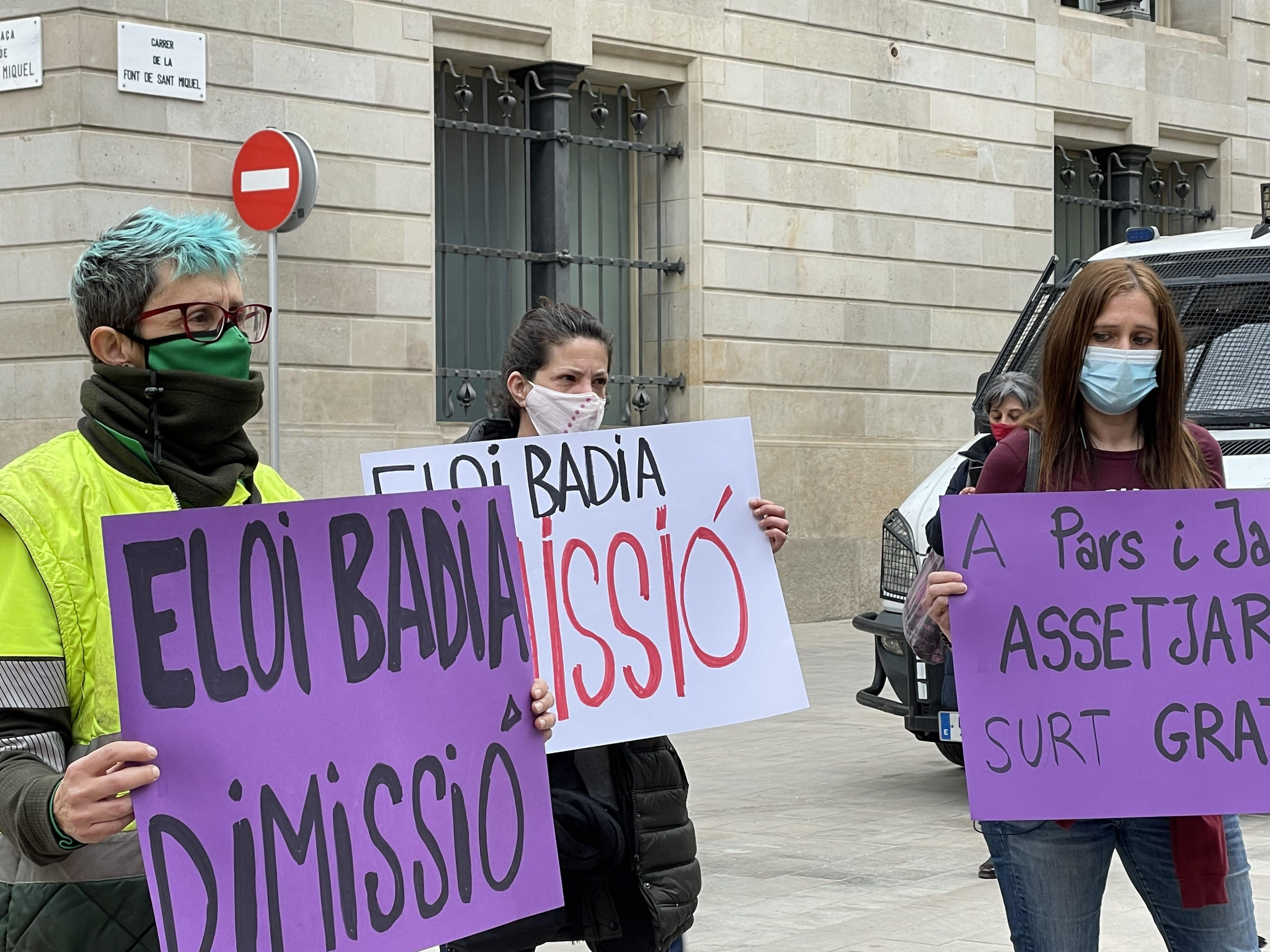 Protesta en el Ayuntamiento contra Eloi Badia por los acosos en Parcs i Jardins / DAVID GORMAN