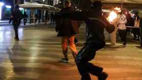 Un momento de los disturbios el sábado en Barcelona / EFE