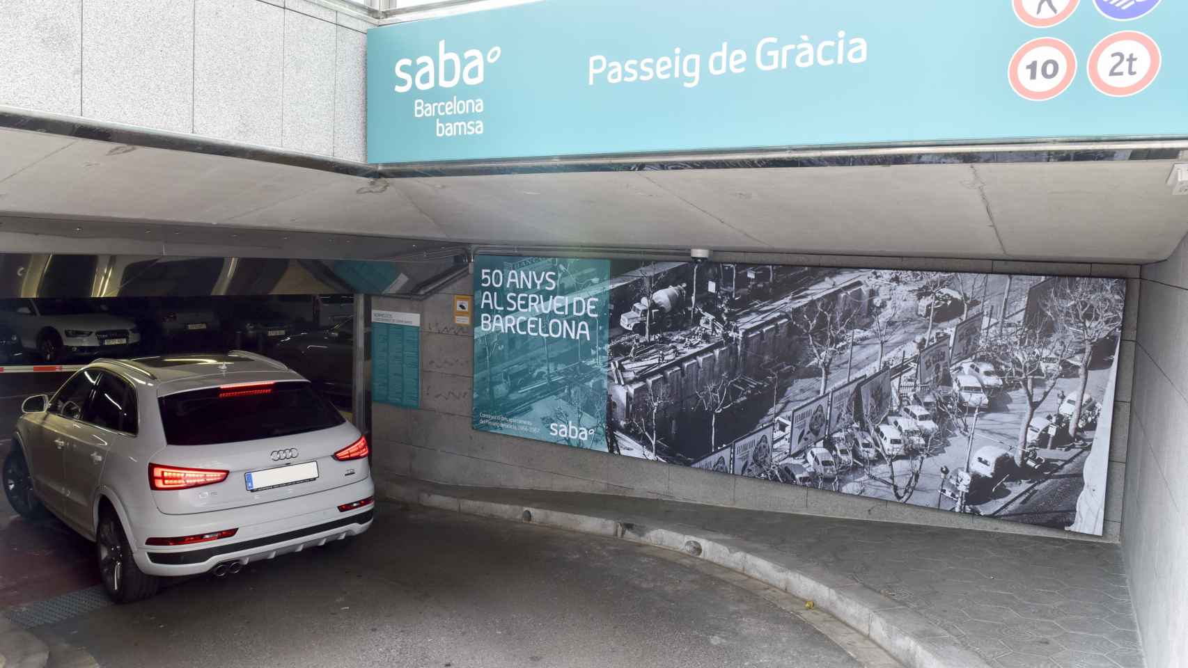Acceso al parking Bamsa de paseo de Gràcia en Barcelona / BAMSA