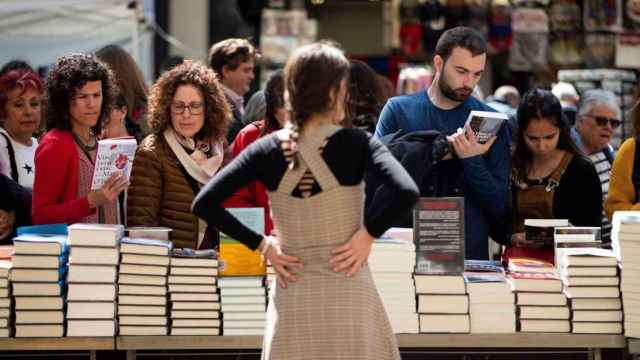 Última jornada de Sant Jordi presencial en Barcelona / EFE