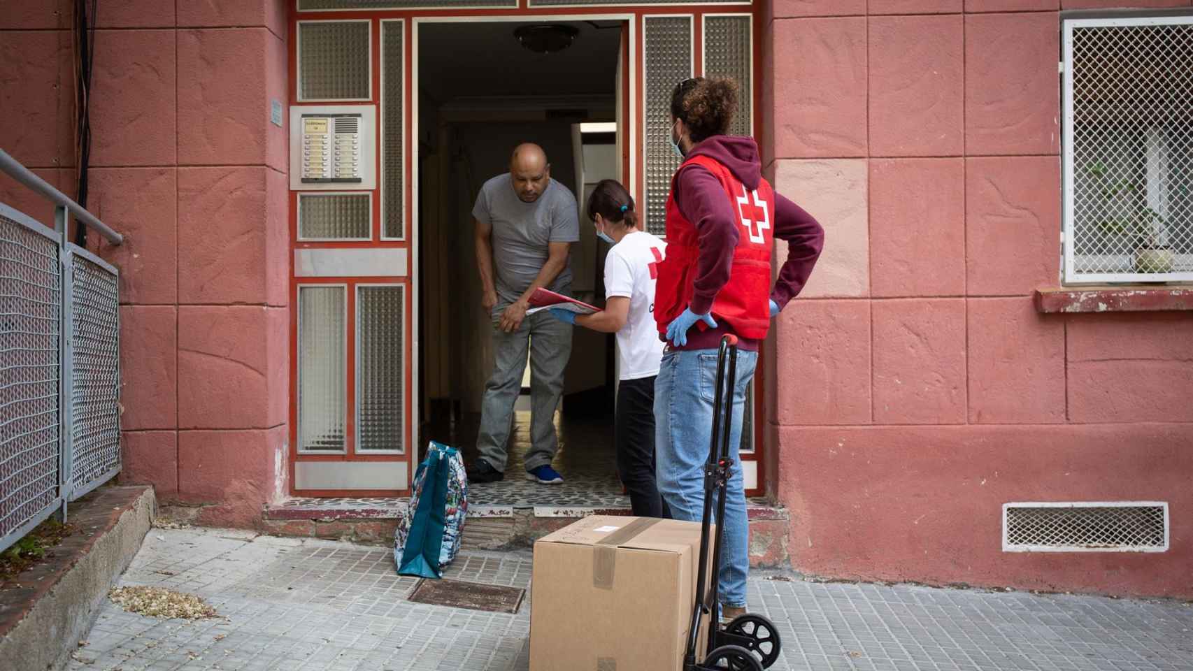 Las peticiones de ayuda humanitaria a Creu Roja de Catalunya aumentaron un 279% en mayo del 2020, en comparación con el año anterior, coincidiendo con uno de los peores momentos