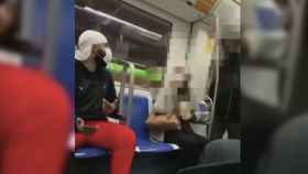 Captura de pantalla de la representación teatral de la agresión racista en el metro de Barcelona / ESRACISMO
