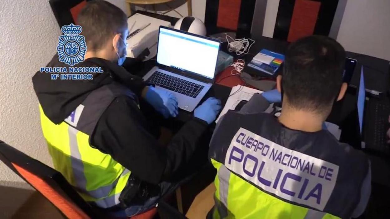 Imagen de archivo de agentes de la Policía Nacional en un operativo / POLICÍA NACIONAL