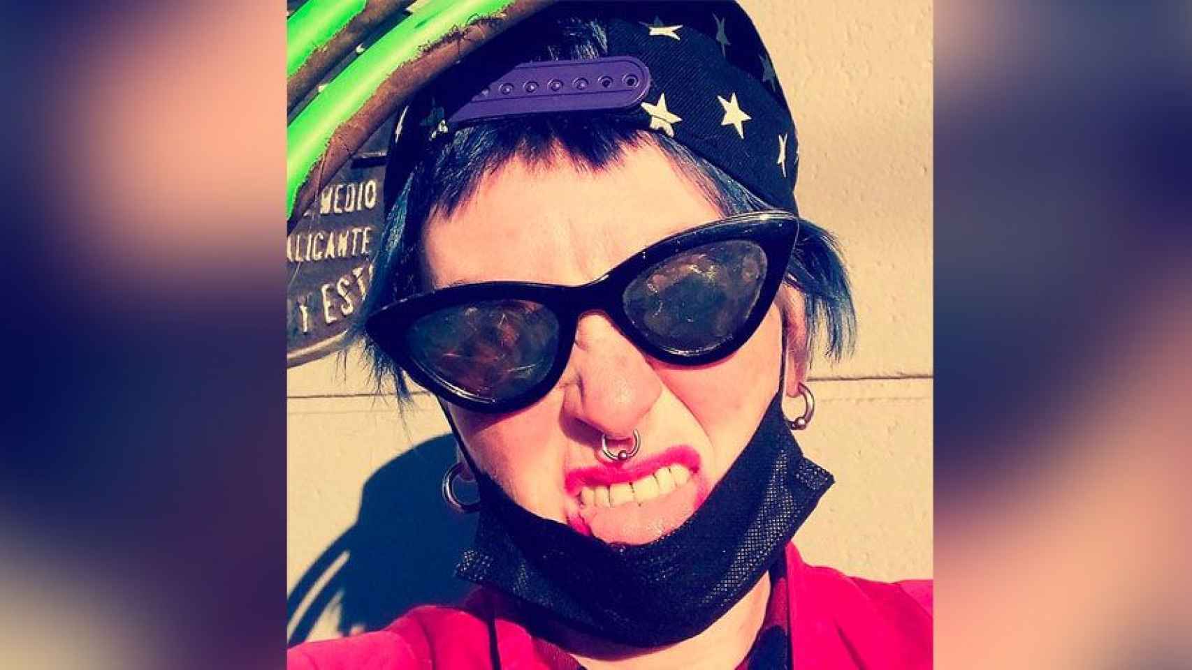 Sara Casiccia, la anarquista que quemó el furgón de la Urbana, en una imagen de sus redes sociales / INSTAGRAM