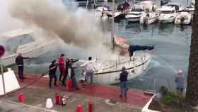 Incendio de una embarcación en el Masnou / RR.SS