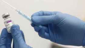 La vacuna de AstraZeneca, hasta ahora no autorizada a mayores de 55 años / EUROPA PRESS