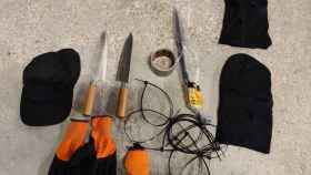 Material que encontraron los Mossos d'Esquadra en el interior de la mochila de uno de los arrestados / MOSSOS D'ESQUADRA