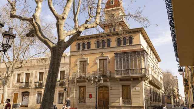 Fachada de la residencia para la familia Deu i Mata en Les Corts / INMA SANTOS