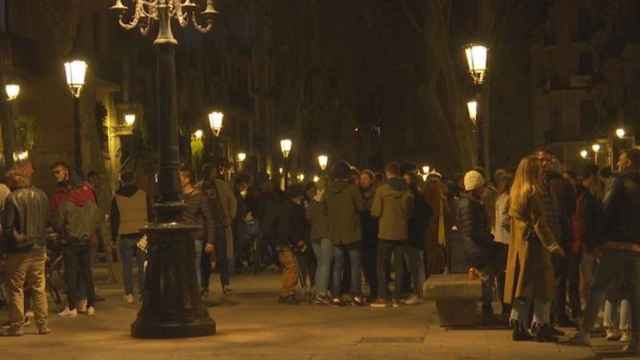 Discoteca improvisada con más de 250 personas en El Born - 3/24