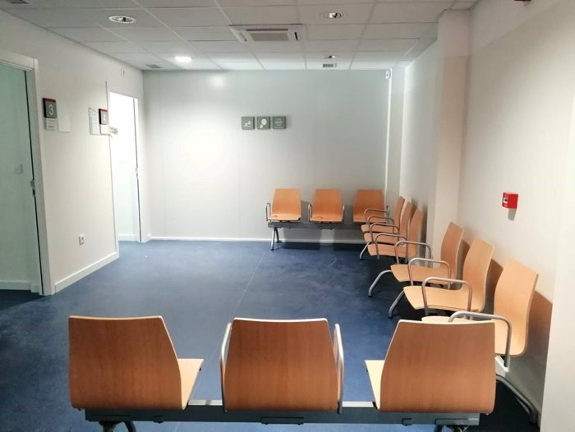 Imagen de la sala de espera del nuevo módulo asistencial / EUROPA PRESS