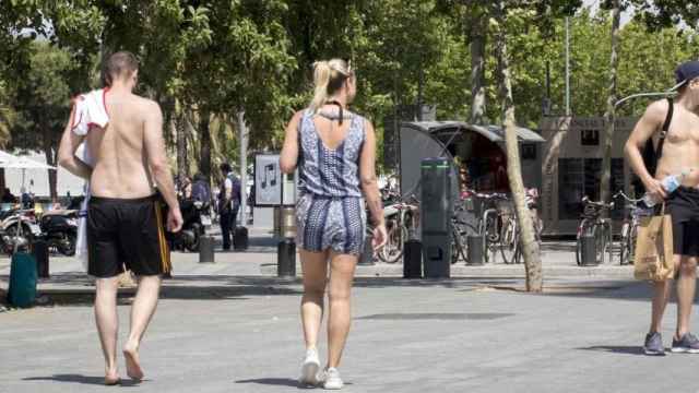 Turistas en Barcelona / HUGO FERNÁNDEZ