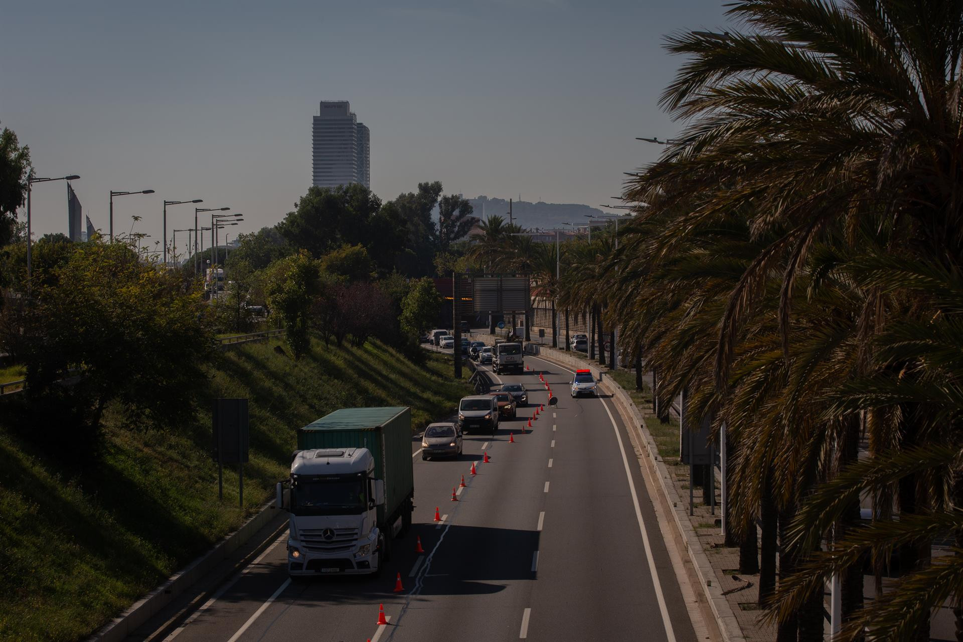Colas de vehículos en la ronda Litoral de Barcelona / EUROPA PRESS