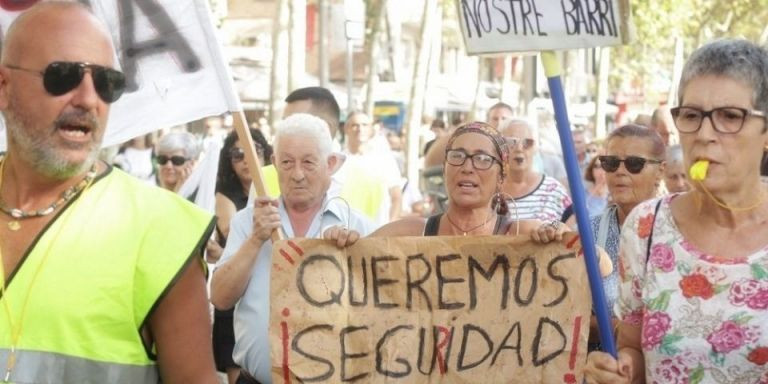 Protesta vecinal ante la inseguridad en Ciutat Vella / HUGO FERNÁNDEZ