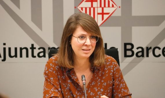 La segunda teniente de alcalde, Janet Sanz, en una rueda de prensa del Ayuntamiento de Barcelona / ARCHIVO