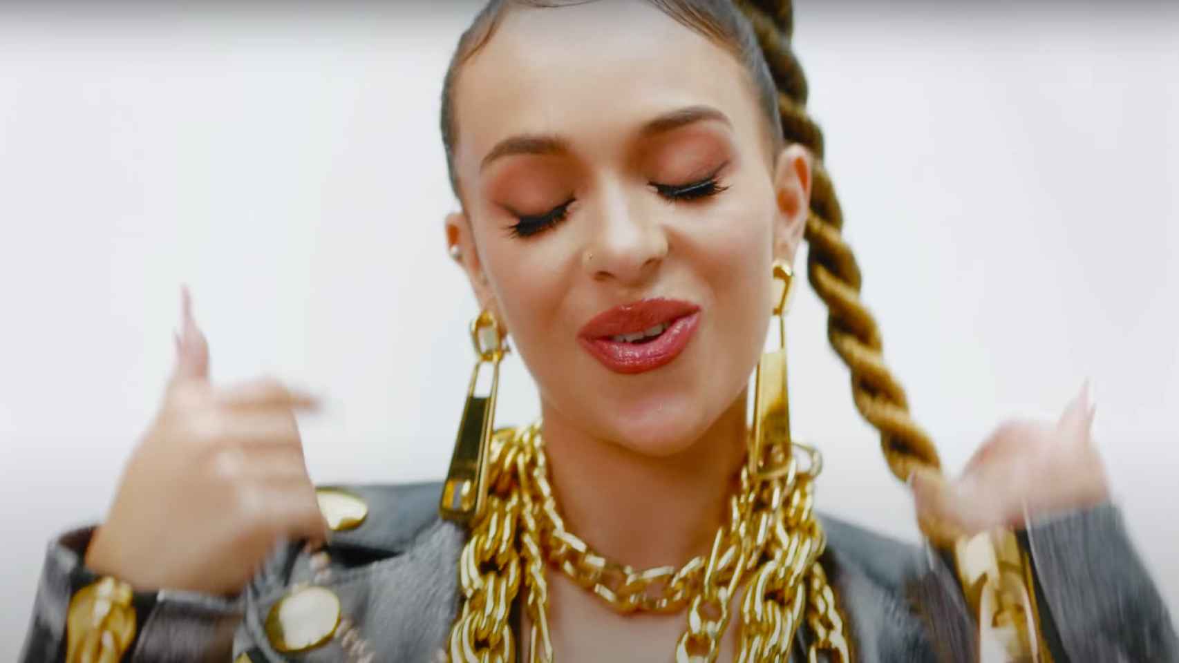 La cantante barcelonesa Bad Gyal en el videoclip de 'Blin blin', canción integrada en su nuevo EP 'Warm Up' / YOUTUBE