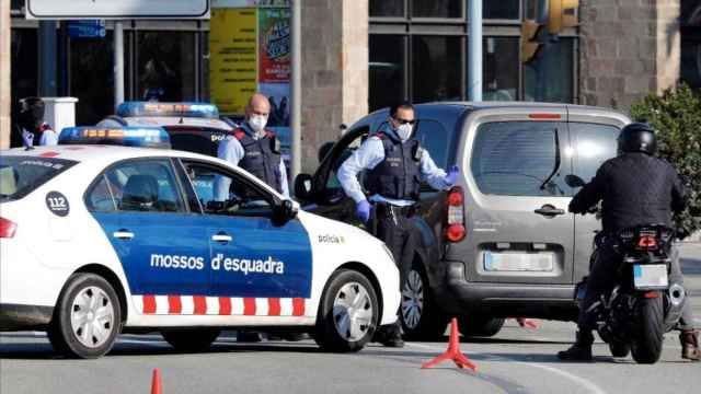 Control de los Mossos d'Esquadra en Barcelona / EFE