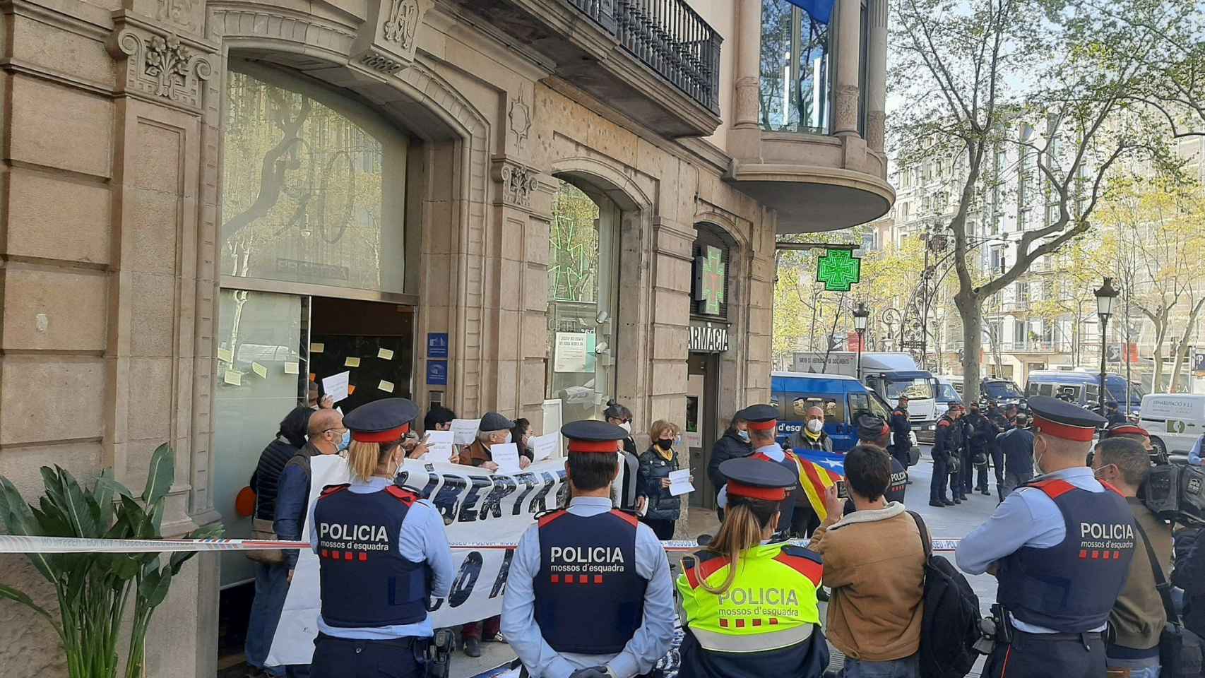 Manifestación ante la sede de la Comisión Europea en Barcelona / REDES SOCIALES - LA FORJA