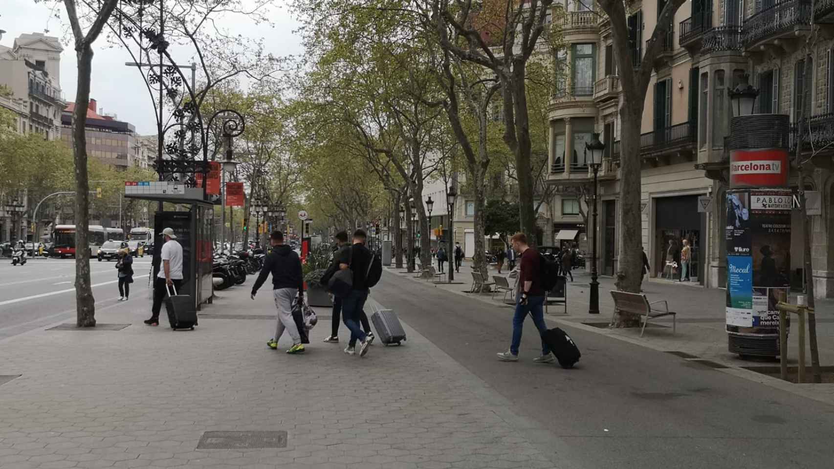 Turistas en el paseo de Gràcia / ARCHIVO