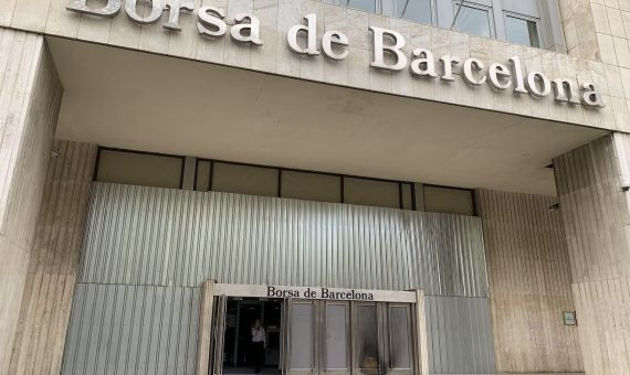 El edificio de la Borsa de Barcelona, acorazado tras los disturbios / METRÓPOLI