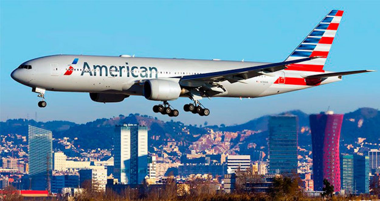 Un avión de American Airlines aterriza en El Prat / AEROPUERTO DE BARCELONA