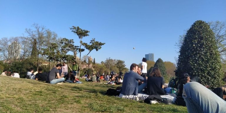 El parque de la Ciutadella, lleno de gente sin mascarilla / METRÓPOLI ABIERTA