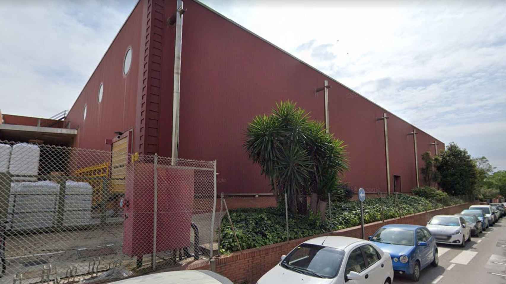 Fábrica y sede del millonario negocio de mallas para fruta y verdura Giró en Badalona / MA