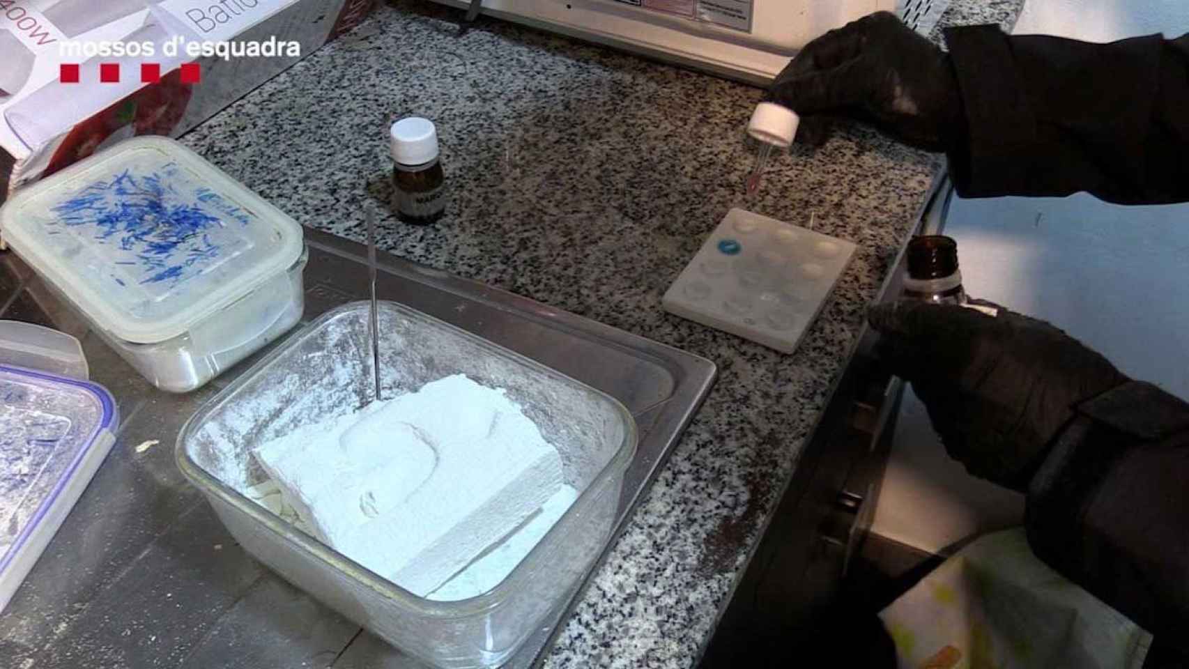 Venta de cocaína en una imagen de archivo / MOSSOS D'ESQUADRA