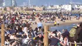 La playa de Barcelona plagada de gente / RR.SS.
