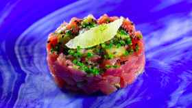 'Tartar' de atún noble, uno de los platos de alta cocina del nuevo macrorrestaurante de Barcelona Perfecto / PERFECTO