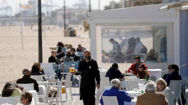 Terraza de un restaurante en la playa / EFE