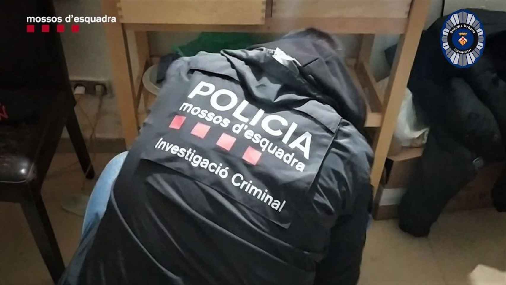 Mossos y Guardia Urbana desmantelan un narcopiso en L’Hospitalet / MOSSOS D'ESQUADRA