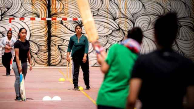 Jóvenes jugando a críquet en Barcelona / CRIQUET JOVE A BCN